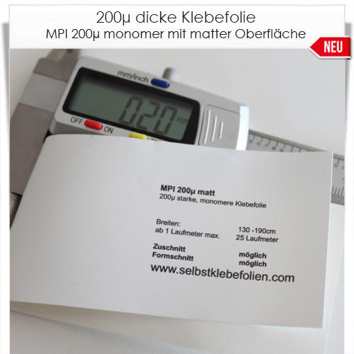 200µ dicke Klebefolie mit weiß matter Oberfläche und permanetem Kleber.